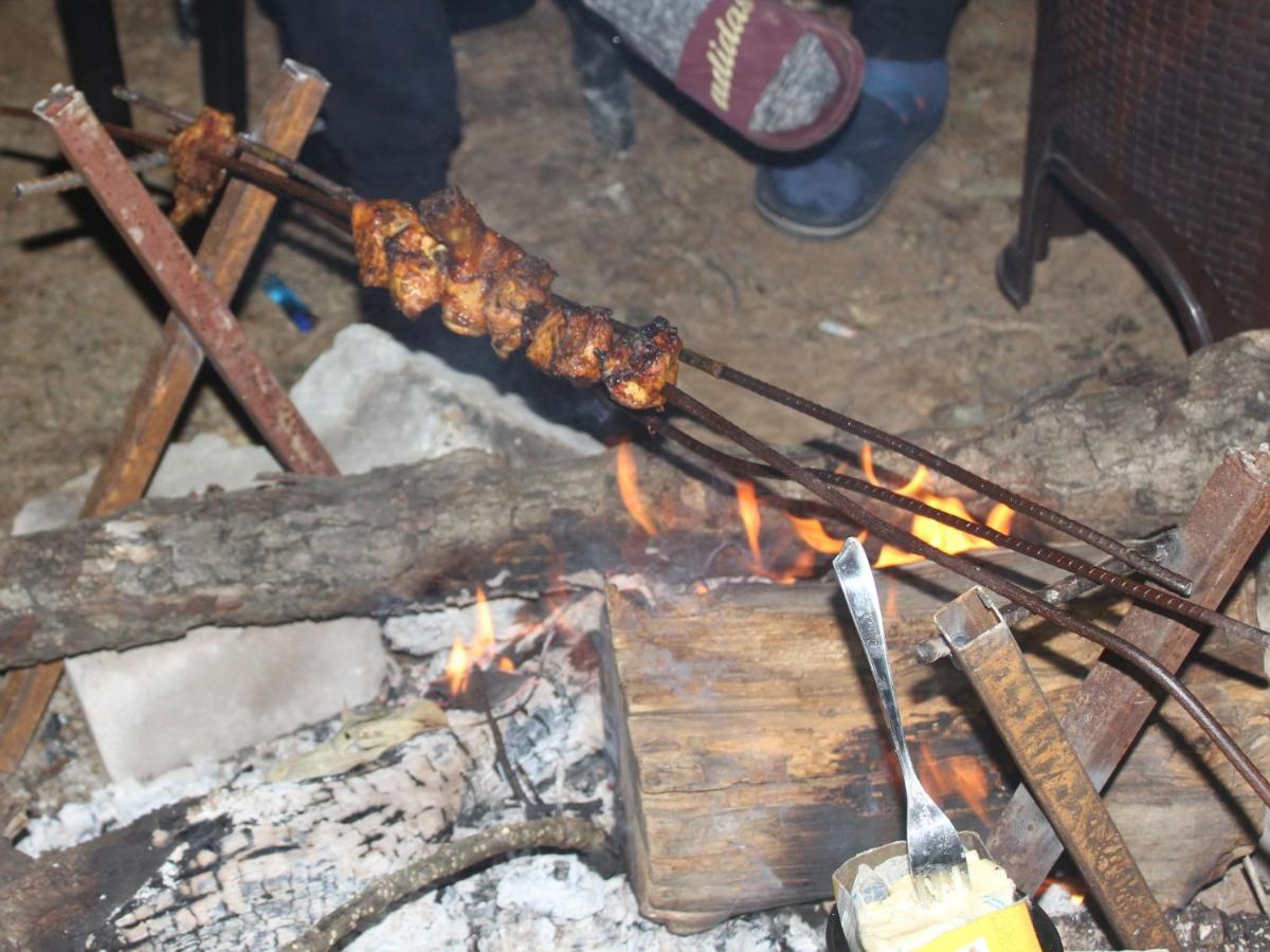 Veda Inn Chakrāta Dış mekan fotoğraf