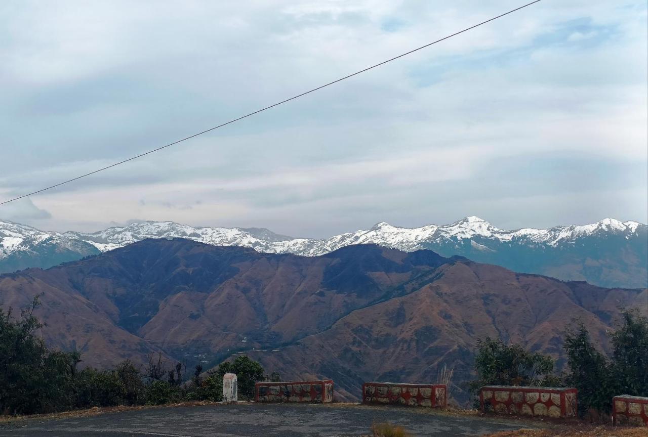 Veda Inn Chakrāta Dış mekan fotoğraf
