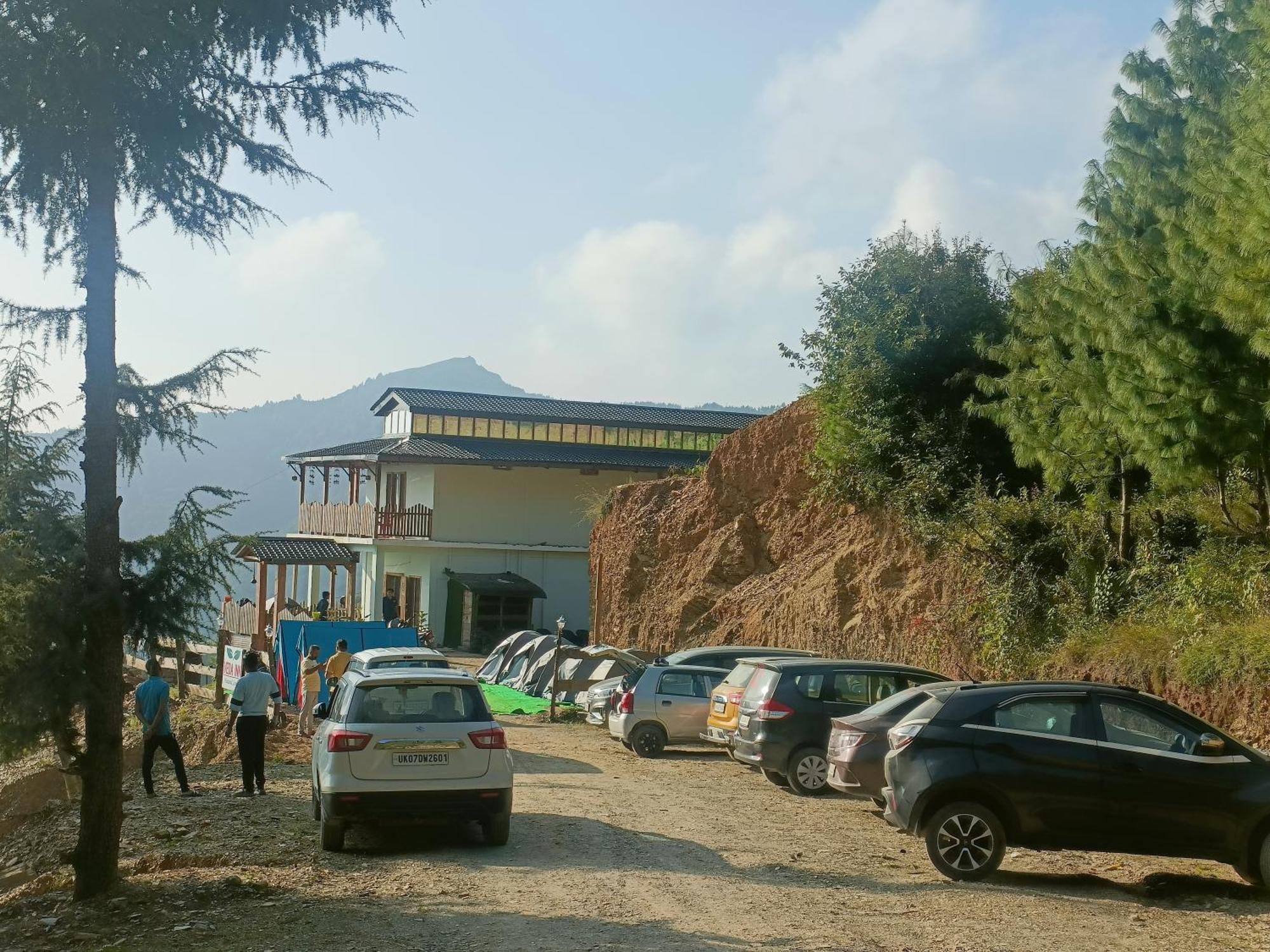 Veda Inn Chakrāta Dış mekan fotoğraf