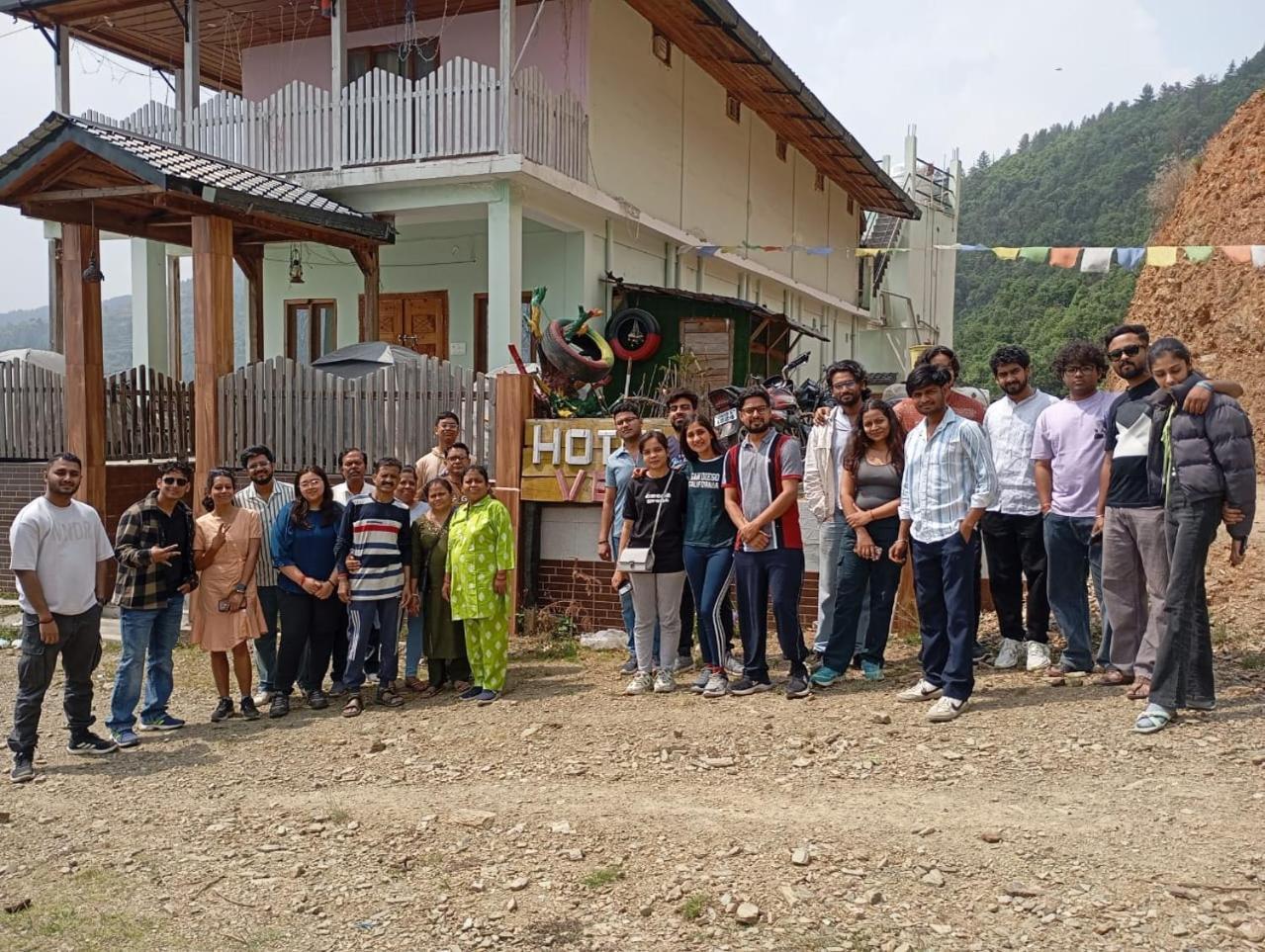 Veda Inn Chakrāta Dış mekan fotoğraf